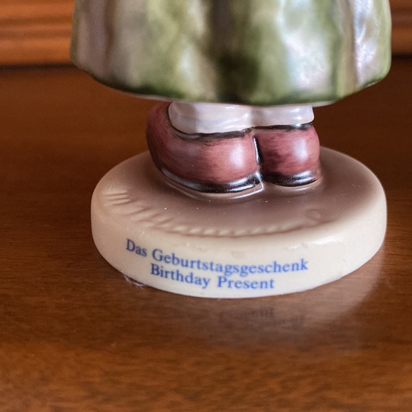 🤎TM7 ‘Birthday Present’ Special Event First Issue Hummel Goebel #341 3/0 - Picture 5 of 7